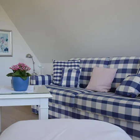 Schoenes-wohnen-am-suedstrand-fewo-7 Apartmán *