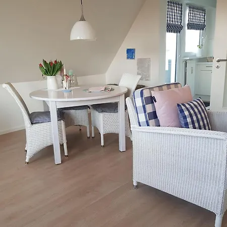 Schoenes-wohnen-am-suedstrand-fewo-7 Apartmán *